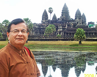 Tejwani before Angor Wat